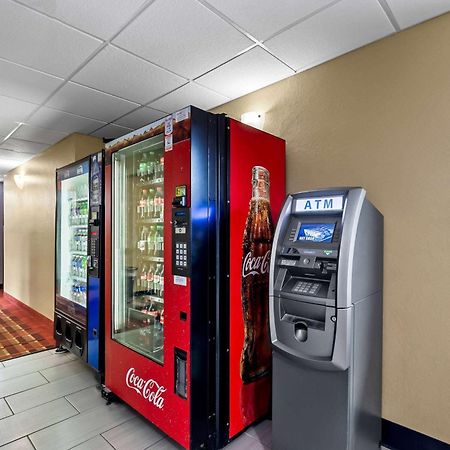 Super 8 by Wyndham Amsterdam Hotel Eksteriør billede