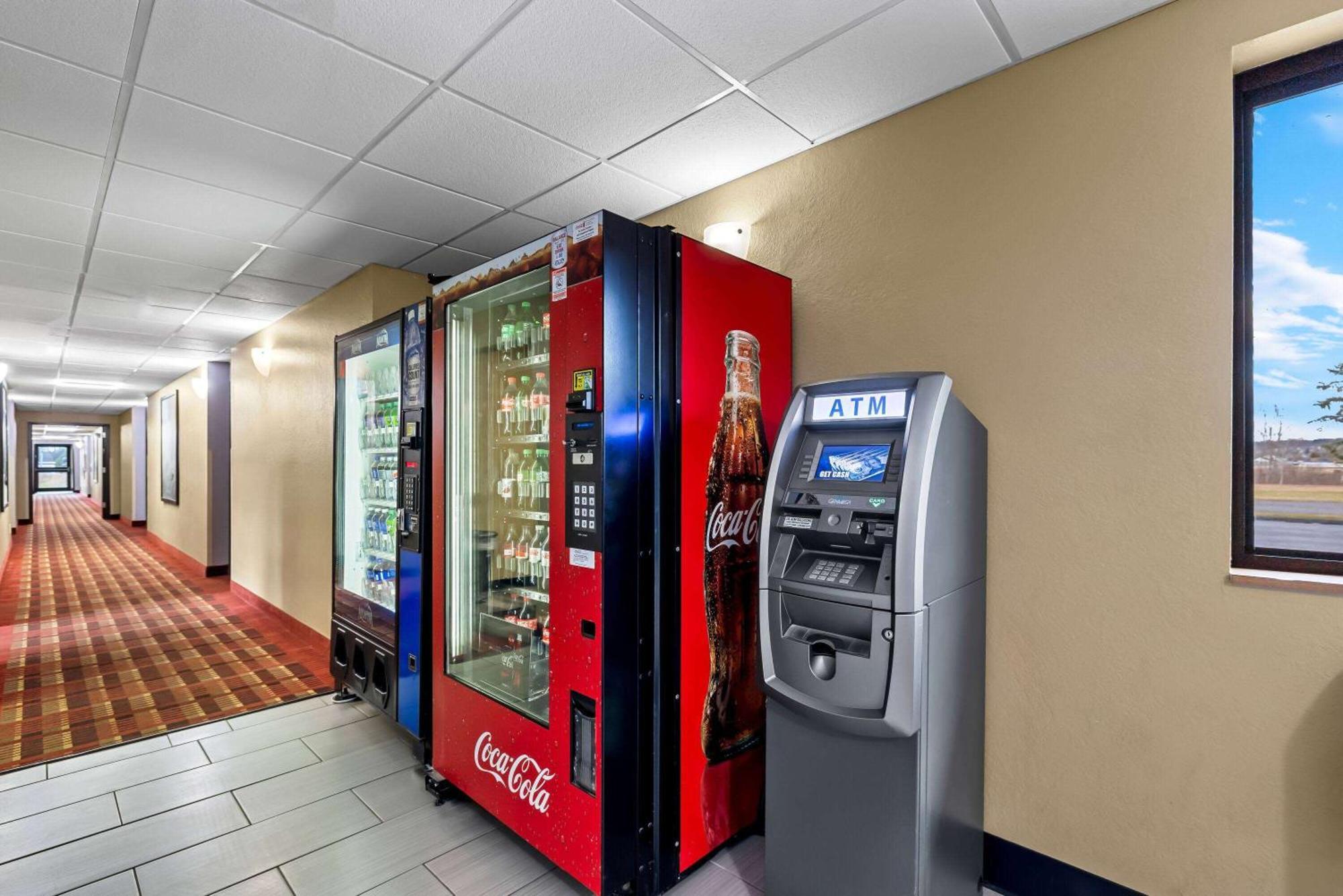 Super 8 by Wyndham Amsterdam Hotel Eksteriør billede